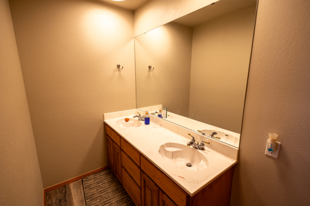 Riverfront Custom Home for Sale in Colorado - image 36