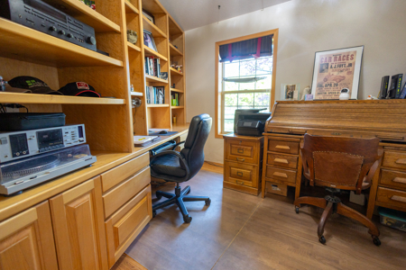 Riverfront Custom Home for Sale in Colorado - image 50