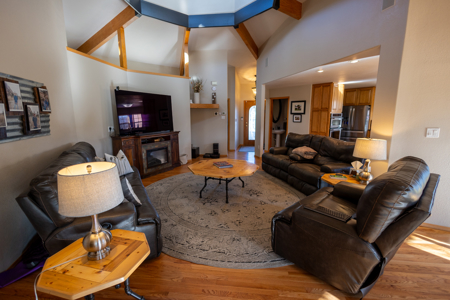 Riverfront Custom Home for Sale in Colorado - image 21