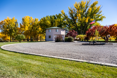 Riverfront Custom Home for Sale in Colorado - image 5