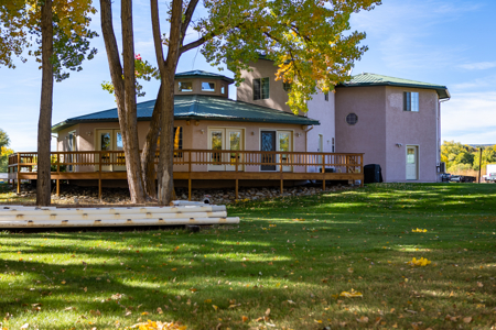 Riverfront Custom Home for Sale in Colorado - image 4