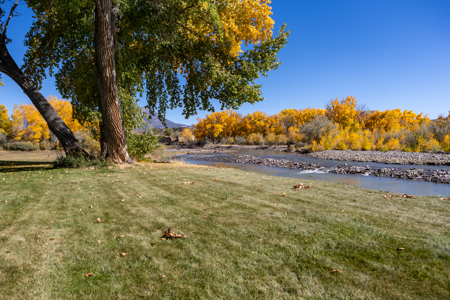 Riverfront Custom Home for Sale in Colorado - image 11