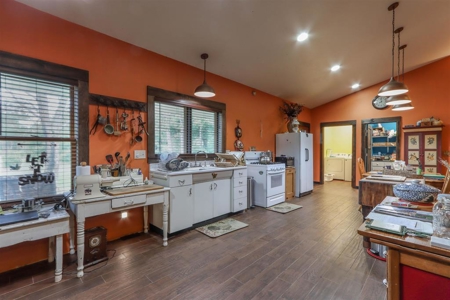 Country Home For Sale in Iola WI - image 17