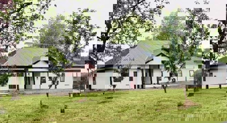 4 Bedroom Country Home on 12 Acres Greensburg, KY - image 1