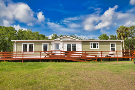 Large home on 9+acres in Arcadia, FL! - image 1