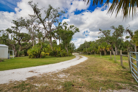 Large home on 9+acres in Arcadia, FL! - image 25