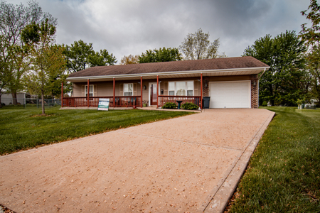 Cameron Mo Ranch Home For Sale - image 2