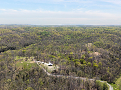 Panoramic Hilltop Paradise in Prestigious Russell Ridge - image 19