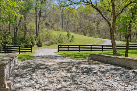 Panoramic Hilltop Paradise in Prestigious Russell Ridge - image 4