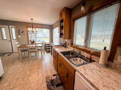 Large Malta Montana Home For Sale Close to Hospital - image 11