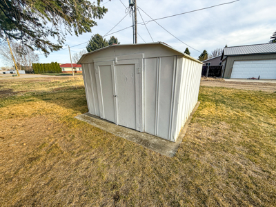 Large Malta Montana Home For Sale Close to Hospital - image 4