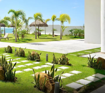 Beachfront Condo in Royal Palm – Ocean & Mountain views - image 23