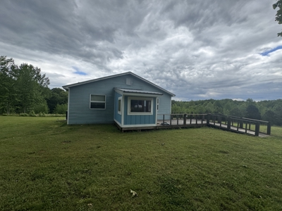 Small Country Home on 5 Acres McNariy County TN - image 1
