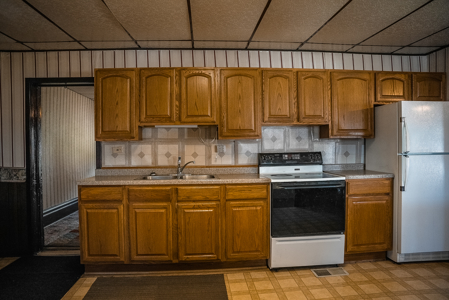 Online-Only Auction | 253+/- Acre Farm with Two Homes - image 19