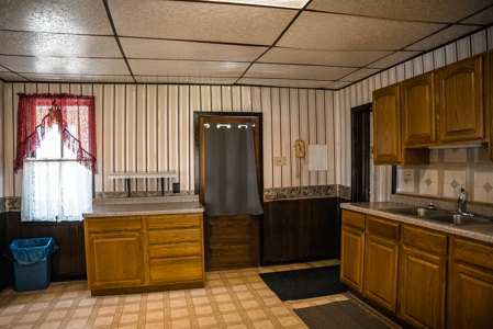 Online-Only Auction | 253+/- Acre Farm with Two Homes - image 10