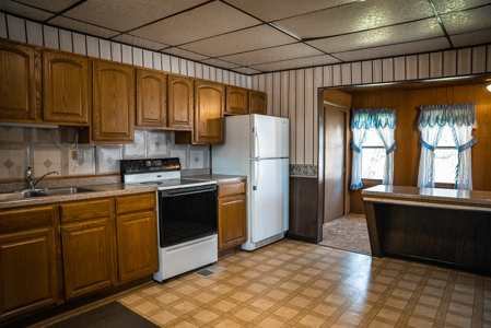 Online-Only Auction | 253+/- Acre Farm with Two Homes - image 18