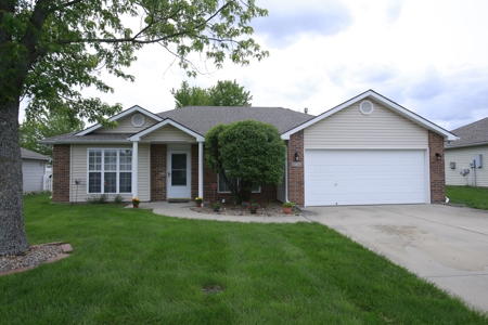 Home for sale in Raymore Missouri - image 35