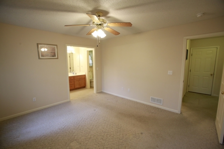 Home for sale in Raymore Missouri - image 11