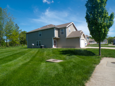 Townhome in Lee's Summit, MO for Sale - image 2