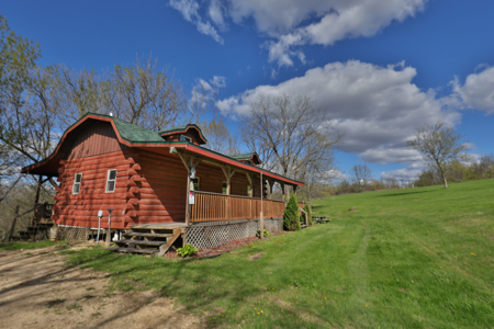 Mississippi River Hilltop Cabin for Sale in Crawford County, WI - image 3