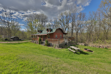 Mississippi River Hilltop Cabin for Sale in Crawford County, WI - image 27