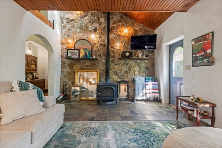 Secluded Ozarks Retreat with Spring-Fed Creek, ICF Construction - image 11