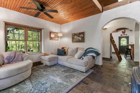 Secluded Ozarks Retreat with Spring-Fed Creek, ICF Construction - image 10