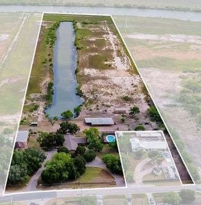 Unique Contemporary Nueces River Front Home - image 32