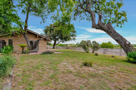 Unique Contemporary Nueces River Front Home - image 20