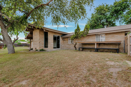 Unique Contemporary Nueces River Front Home - image 21