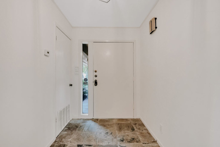 Unique Contemporary Nueces River Front Home - image 9