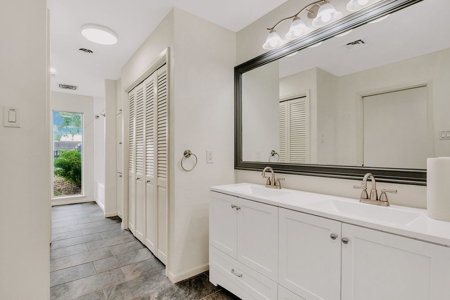 Unique Contemporary Nueces River Front Home - image 13