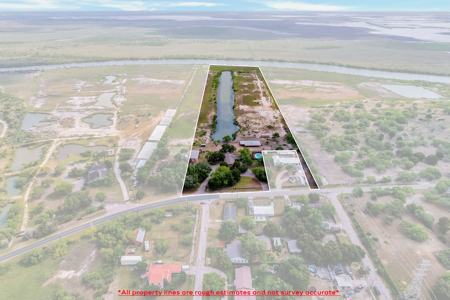 Unique Contemporary Nueces River Front Home - image 31