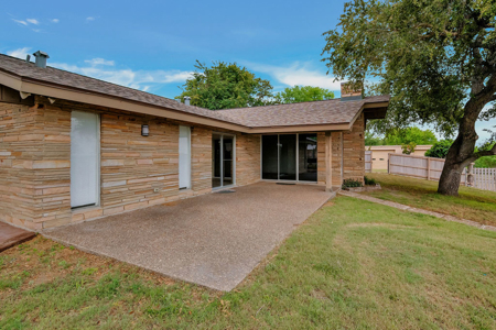 Unique Contemporary Nueces River Front Home - image 19