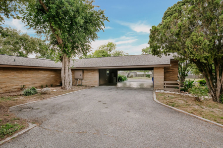 Unique Contemporary Nueces River Front Home - image 2