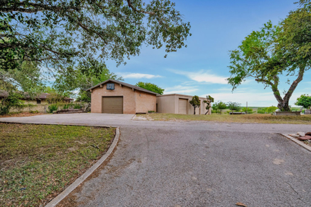 Unique Contemporary Nueces River Front Home - image 30