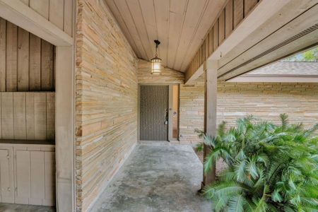 Unique Contemporary Nueces River Front Home - image 26