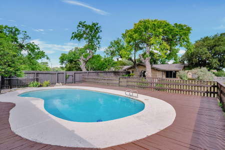 Unique Contemporary Nueces River Front Home - image 24