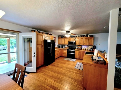 Lakefront Property Country Homes With Acreage For Sale - image 33