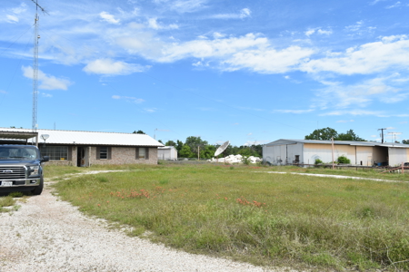 House and Shop on nearly 2 acres in Young County, Texas - image 3