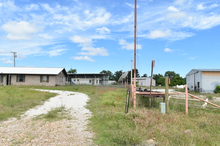 House and Shop on nearly 2 acres in Young County, Texas - image 4
