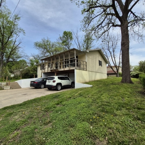 Home for Sale in Fayette, MO, 5 Bed / 4 Bath, 2 Blocks from CMU - image 2