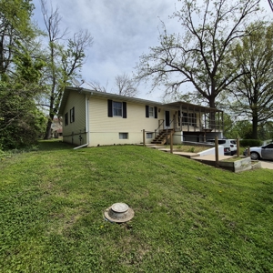 Home for Sale in Fayette, MO, 5 Bed / 4 Bath, 2 Blocks from CMU - image 1
