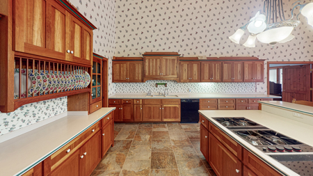 Secluded Log Home in Pines on 35 Private Acres - image 4