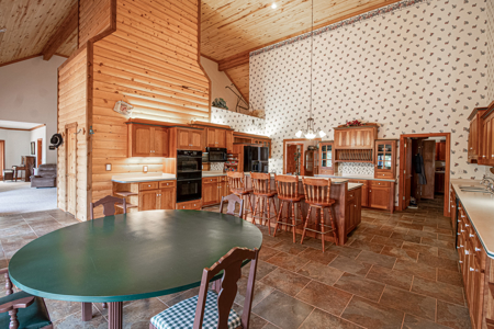 Secluded Log Home in Pines on 35 Private Acres - image 7