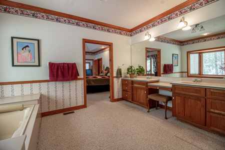 Secluded Log Home in Pines on 35 Private Acres - image 12