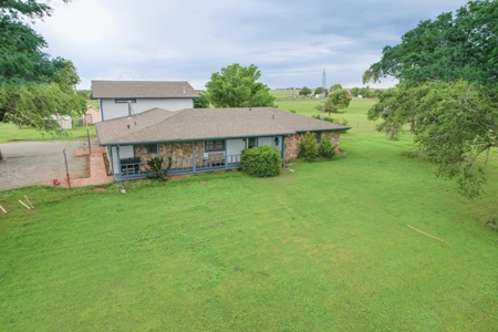 Country Home For Sale Near Cordell, Oklahoma - image 2
