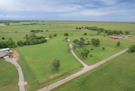 Country Home For Sale Near Cordell, Oklahoma - image 39
