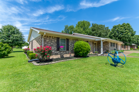 Well-Maintained Home for Sale in Dyer, TN - image 2