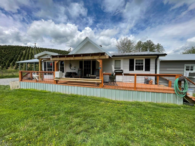 Fully Renovated Home For Sale In Elk Creek VA - image 4